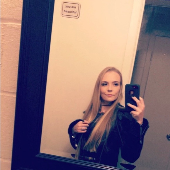 Sarah’s Side of The Closet! - Picture 4 of 6